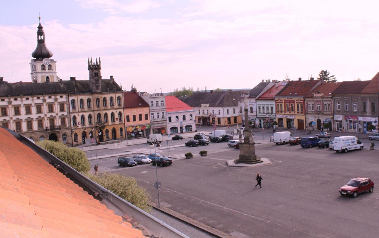 Hotel Kralovsky Dvur Hořice Exterior foto